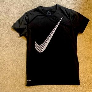 Nike Girls Black+ White swoosh t-shirt